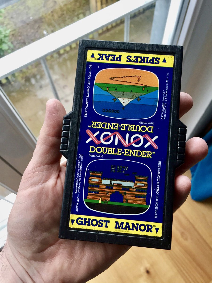 vsg_DE's tweet photo. Heute zum #Retromontag ein XONOX Double-Ender. Dieses Game-Cartridge beinhaltet zwei Spiele, die man - je nach Steckrichtung - in das Atari VCS 2600 einstecken konnte. Der Firmenname „spiegelte“ dieses Konzept. 🤗 #atari #vcs #doubleender #xonox #ghostmanor #spikespeak https://t.co/0m5O49K7Lc