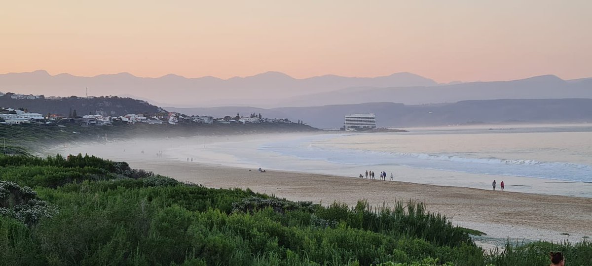 If this is our winter, wouldn't you want to spend winter here? Whales, winelands, wonderful people and wild adventures. 
Have you voted for Plett yet in the <a href="/WTravelAwards/">World Travel Awards</a>? We took home the prize in 2020 &amp; would love to, again. worldtravelawards.com/vote
📸 <a href="/cheapmycall/">Brendon Morris</a>