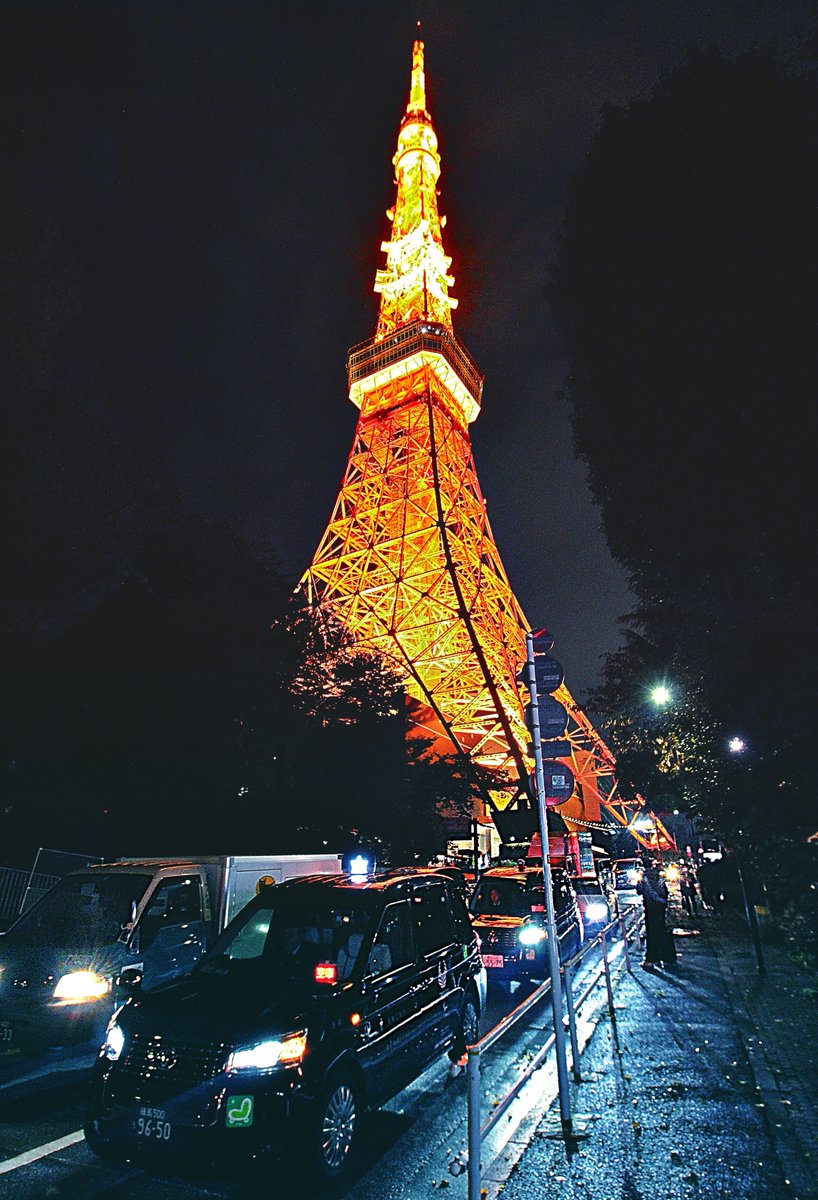 ____________k_w's tweet photo. Night walking🌃🗼 https://t.co/4YjG2zalLF