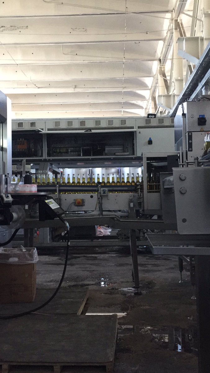 вау, я вышла на работу, по профессии

думала свалю после четвертого курса и отучусь в художке

а тут у нас новый закон вышел: либо работаешь три года, либо выплачиваешь сумму, на которой учился на гранте