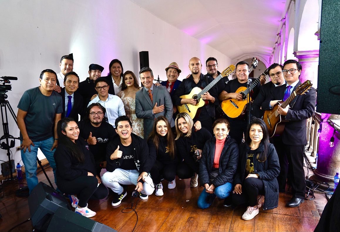 Hacer un show virtual no es fácil pero si tienes a este equipo de trabajo se logra 💪 Amamos ver al público feliz, ese es nuestro mejor pago. Les agradecemos mucho, fue un placer que nos acompañen en Qué Padre - El Concierto. Una producción más al currículum de mi corazón ❤️