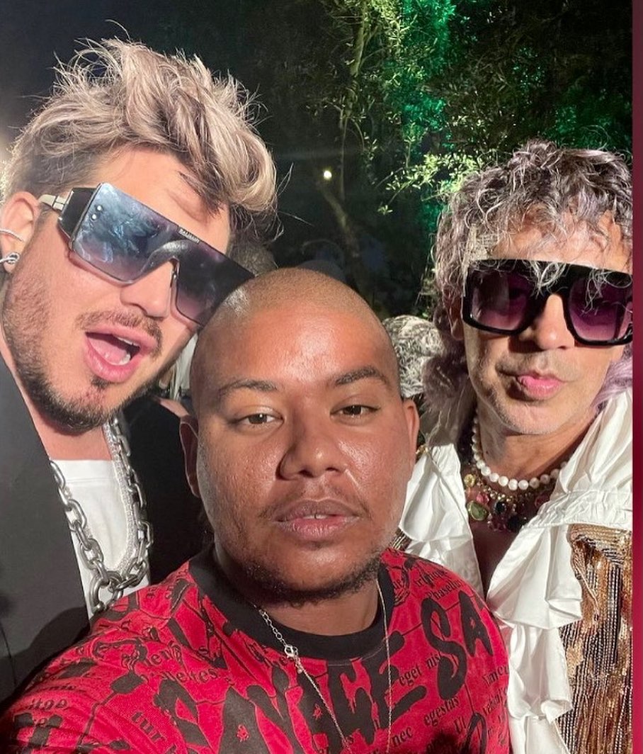 FoxVegas's tweet photo. Shout out to My Xtravaganza family for showingOut ! @shaunross @sydneybaloue @__simply_love__ @rushlikeathrill
My Dad @grandfatherhectorxtravaganza was #stillmoist on the menu 😇 a big thank you to @omgregory &amp; @sohohouse 🏳️‍🌈 https://t.co/Ig7dc1OWxm