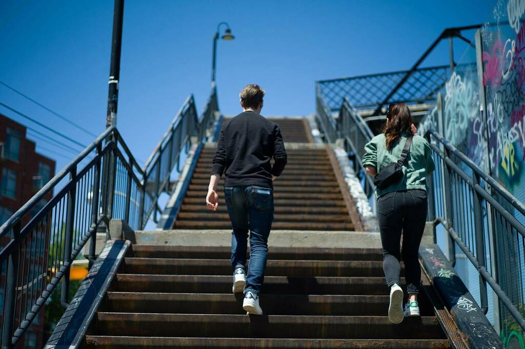 Stevieraveonto's tweet photo. Life by the Trax.
#overpass #bridge #streetphotography #streetphoto #lifeform #bridgecrossing #leicam9p #leicam9 #leicaphotos #summicron50 https://t.co/U7iAd146Xu https://t.co/v1jFaIOmzc