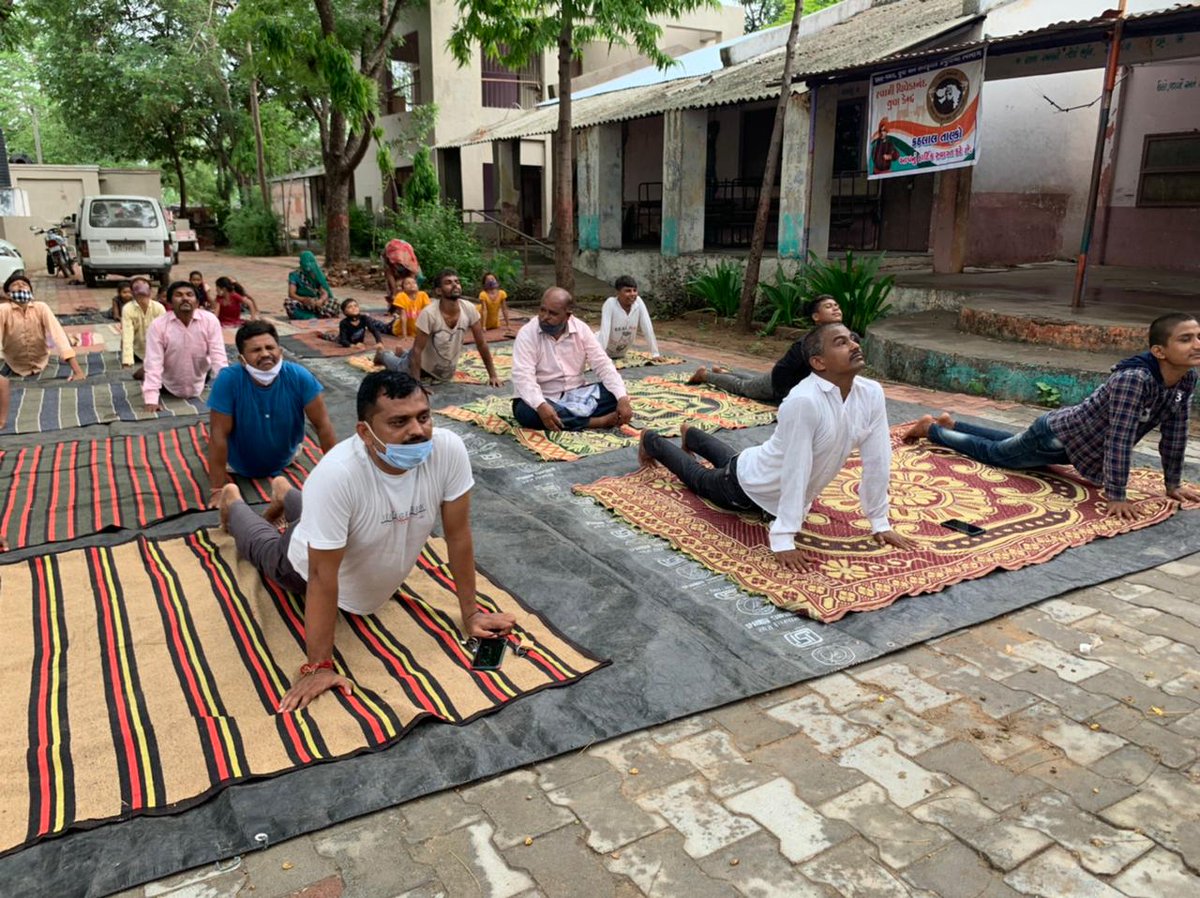 mayank21989's tweet photo. #CSCpeYoga                      #BeWithYogaBeAtHome
#IDY2021                       #YogaForAll                         #YogaForHealth 
#Morningmantra #Health #Earth #environment #June21st @dintya15 @CSCSPV_Health @CSCegov_ @CSCGujarat @CSC_Guj_Rohit @CscKheda @WHO @UNICEFIndia https://t.co/KqeXXEoUSm