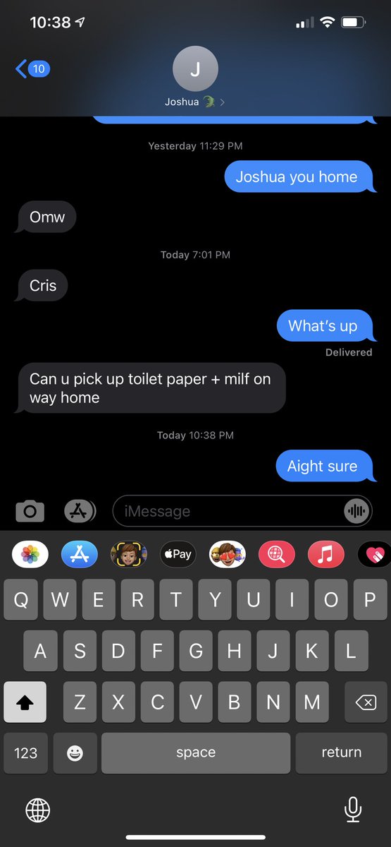 IItsYaBoii's tweet photo. Yo my roommate kinda weird.. https://t.co/IkBDwUMNHF