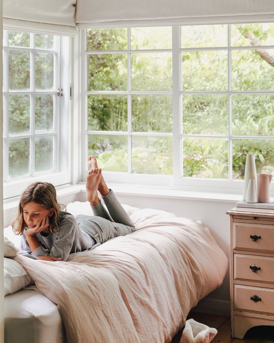 Schools out! My beautiful Niece Clementine enjoying a little afternoon read @umtalahouse

 #leura #eatreadlove #travel #holidayproperty #ontheroad #roadtrip #stayandshoot #lifestyle #workfromwherever #australia #nsw #visitruralandregionalaustralia #bluemountains #weekendescape #n