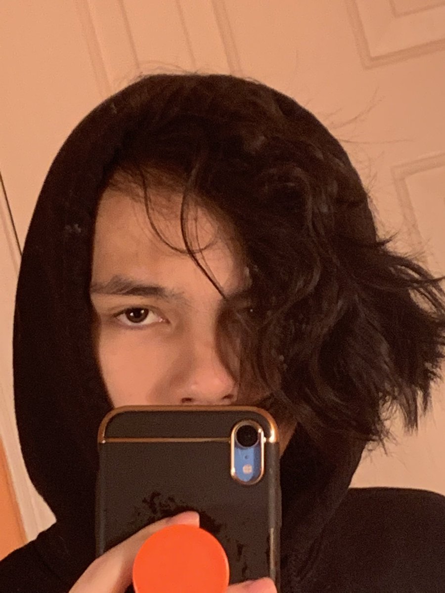 Bitches be doing threesomes, I be doing three man VoG