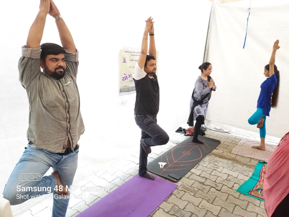 AyurvedMo's tweet photo. International YOG day celebration at AROGYABHAVAN by AMO n HMO JAMALPUR.. https://t.co/qhne3ttGLy