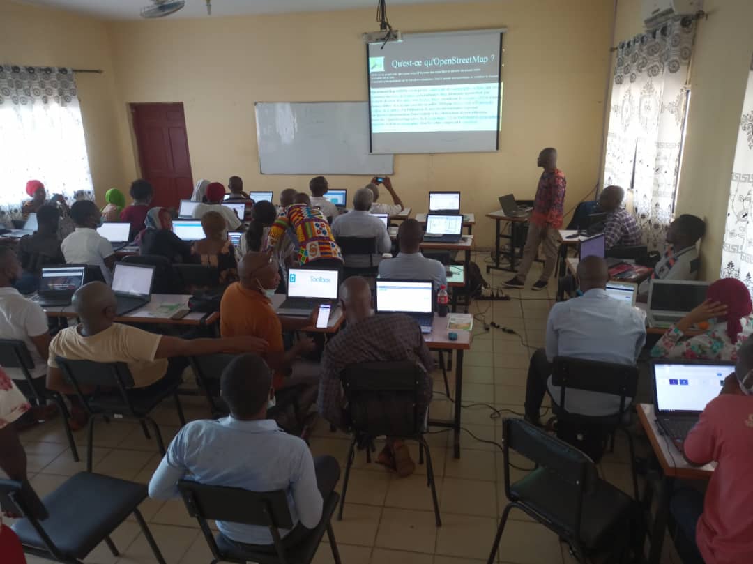 MOHAMED KABA🇬🇳 (@mohamed_kaba_gn) on Twitter photo Collaboration <a href="/osmafrica/">OpenStreetMap Africa</a>
Journée de rencontre entre la communauté <a href="/osmguinee/">OpenStreetMap Guinée</a> , Mr <a href="/innoce_diblo/">Innoce Diblo</a> de <a href="/OSM_BF/">OSM_Burkina</a> et les médecins de l'université #Koffi_Annan_de_Guinee dans le cadre de la présentation des projets réalisés par la dite communauté.
<a href="/osmafrica/">OpenStreetMap Africa</a>
<a href="/SeverinGeo/">SeverinGeo</a> Collaboration <a href="/osmafrica/">OpenStreetMap Africa</a>
Journée de rencontre entre la communauté <a href="/osmguinee/">OpenStreetMap Guinée</a> , Mr <a href="/innoce_diblo/">Innoce Diblo</a> de <a href="/OSM_BF/">OSM_Burkina</a> et les médecins de l'université #Koffi_Annan_de_Guinee dans le cadre de la présentation des projets réalisés par la dite communauté.
<a href="/osmafrica/">OpenStreetMap Africa</a>
<a href="/SeverinGeo/">SeverinGeo</a>