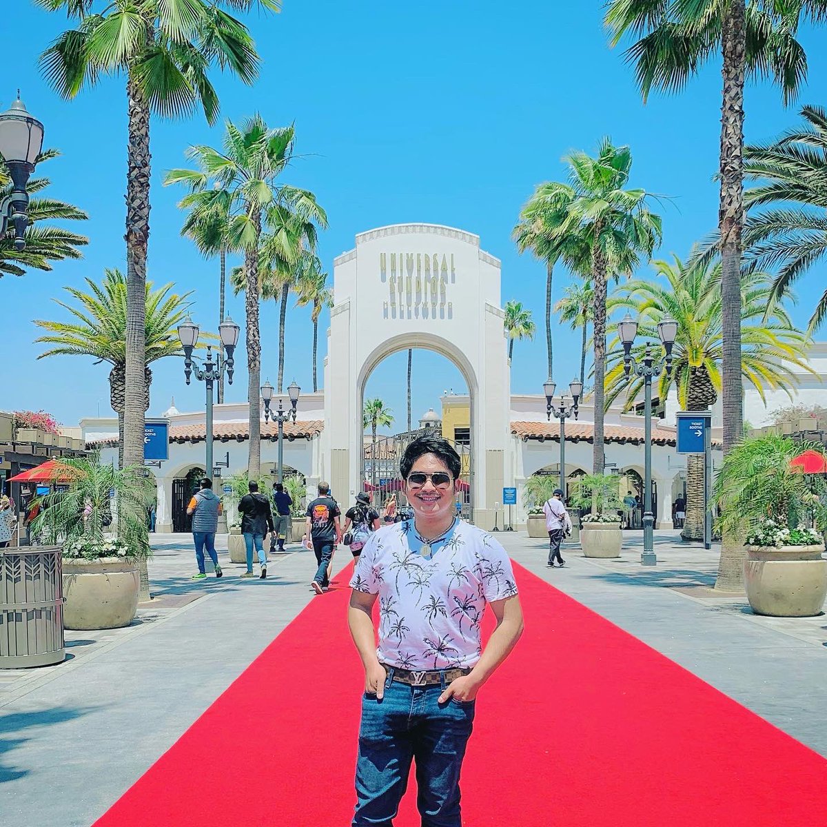 insta_rheytweet's tweet image. Another day at Universal again!!😁Thanks Dad for taking us here.🤣Happy Father’s Day to all the Dad’s out there!!😊#Awesome.😁#UniversalTime!!🥳#OutfitOfTheDay.🤩#SunnyCalifornia.☀️😎🌴🌴#SummerVacation.☀️😎⛱🌊🌴🌴🌴#Sunday.😃✨