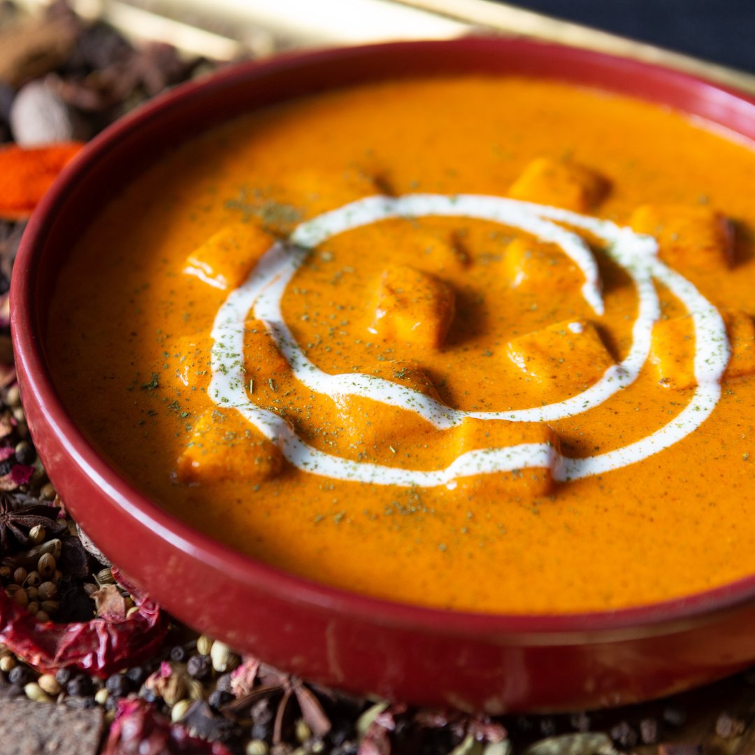 garammasalablr's tweet image. Indulgent, creamy, and soul-satisfying. Our house special #PaneerMakhanwala is on top of everyone’s order list. 
#ChefsRecommendation: Pair it with our #KhameeriRoti or #JeeraRice. 🤤

#MondayMotivation #Foodies #Whitefield #Bangalore #Lunch #Food #Paneer