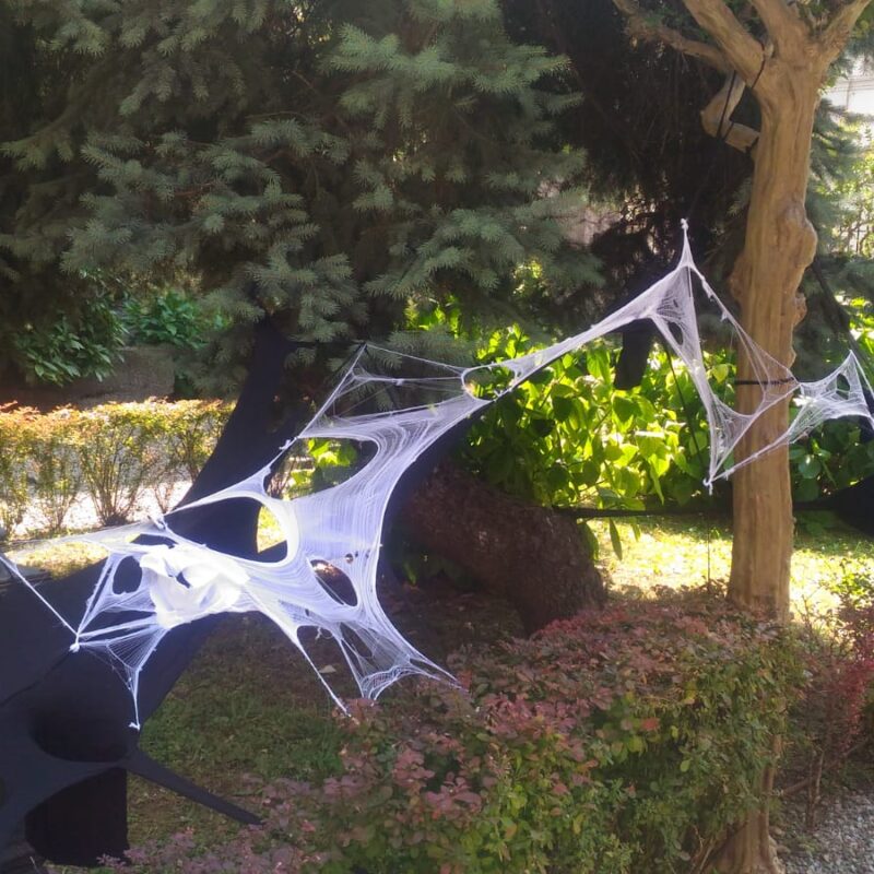 ArteMorbida's tweet photo. 🧵 The garden of the Basilica of San Celso in Corso Italia in #Milan hosts the site-specific installation by #Fiberartist Giulia Nelli.
.
🌳 The #installation entitled "Il volto dell’atro" will be open until 23 June.
.
Read the article 👉 https://t.co/9Ero3qbWwf 🇬🇧
#artemorbida https://t.co/GpnEtdnRp4