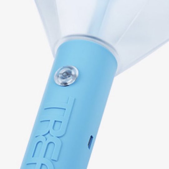 MASHIB0INK's tweet photo. one of the unique things that treasure's lighstick has is the fact that it has an ASMR of the members' voices and it's rechargable so we don't need to worry about batteries anymore https://t.co/omCfwwgFOh