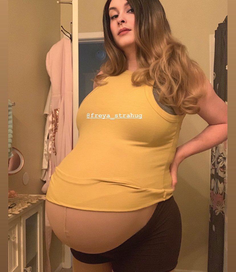 FreyaStrahug on X: Leather Pants ✓ no bra ✓ crop top ✓ #pregnant  #pregnantbelly #leatherpants #busty #pregnancy #fakepregnancy   / X