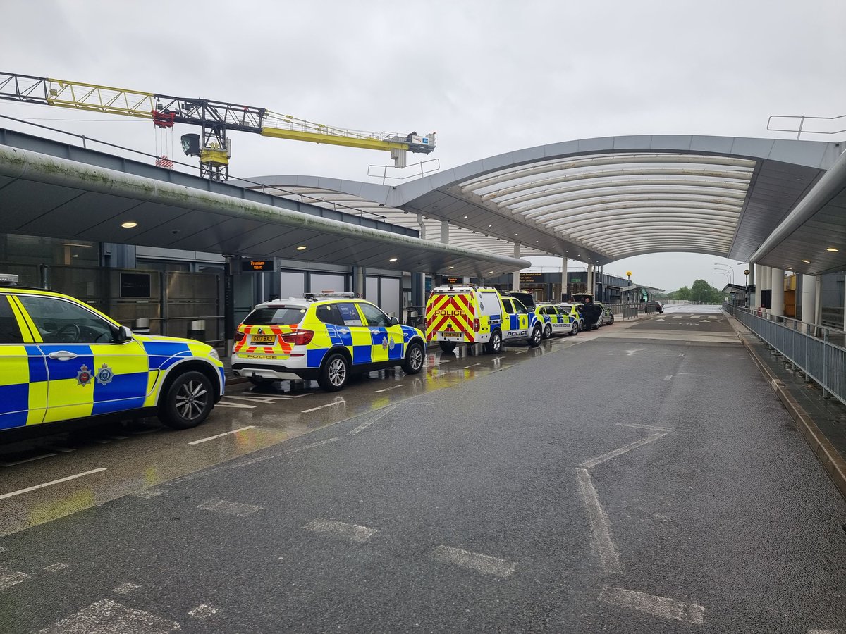 GatwickPolice tweet picture