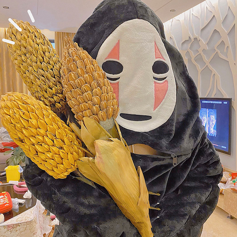 cosplay_so's tweet photo. 千と千尋の神隠し　カオナシ　着る毛布 日常用もハロウィン用も可能！
＃千と千尋の神隠し　＃カオナシ　#ハロウィン 
リンク：https://t.co/DahaWFJXS0 https://t.co/YelNRt2vDP