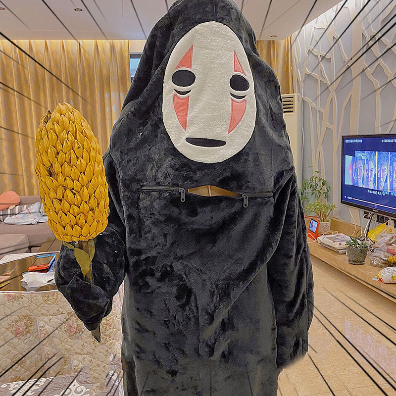 cosplay_so's tweet photo. 千と千尋の神隠し　カオナシ　着る毛布 日常用もハロウィン用も可能！
＃千と千尋の神隠し　＃カオナシ　#ハロウィン 
リンク：https://t.co/DahaWFJXS0 https://t.co/YelNRt2vDP