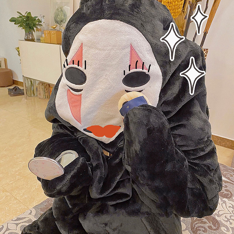cosplay_so's tweet photo. 千と千尋の神隠し　カオナシ　着る毛布 日常用もハロウィン用も可能！
＃千と千尋の神隠し　＃カオナシ　#ハロウィン 
リンク：https://t.co/DahaWFJXS0 https://t.co/YelNRt2vDP