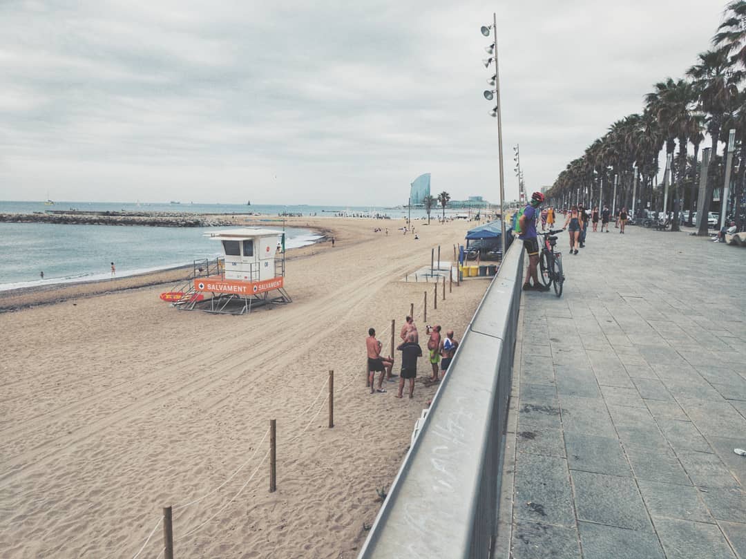 Sunday beach ⛱️🏖️
.
.
.
.
#reframedmag
#thinkverylittle
#ignantpicoftheday
#gominimalmag
#eyeshotmag
#street_avengers
#storyofthestreet
#streetfinder
#streetphotography
#thestreephers
#worldviewmag
#streetphotographerscommunity
#supersweetstreet #bcn_lovers #barcelonagram #barcel