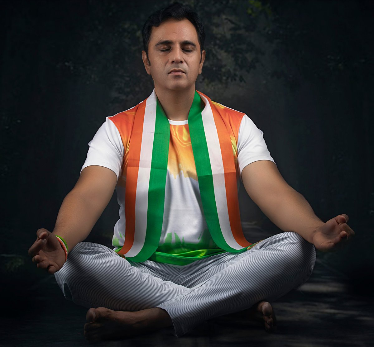 jituadvani's tweet photo. Happy International Yoga Day 🧘‍♂️!

@BSF_India @BWWA_India @KirenRijiju @moayush @MoHFW_INDIA @PIBHomeAffairs @narendramodi @IndiaSports @FitIndiaOff
#YogaWithBordermen 
#BeWithYogaBeAtHome 
#InternationalDayOfYoga 
#IDY2021 #YogaForWellness #NewIndiaFitIndia  #FitIndiaMovement https://t.co/B85blNeFh8