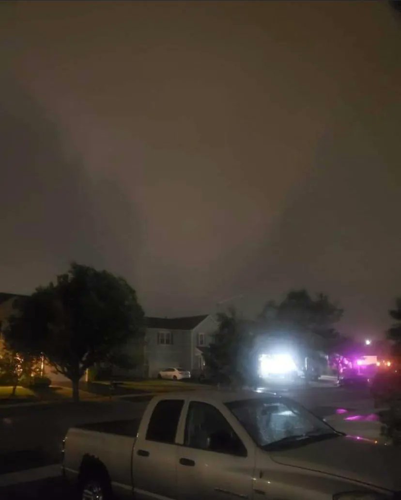 NwiStringers's tweet image. Down power lines, down trees and tornadoes!🎥 photo credits go to unit 4!