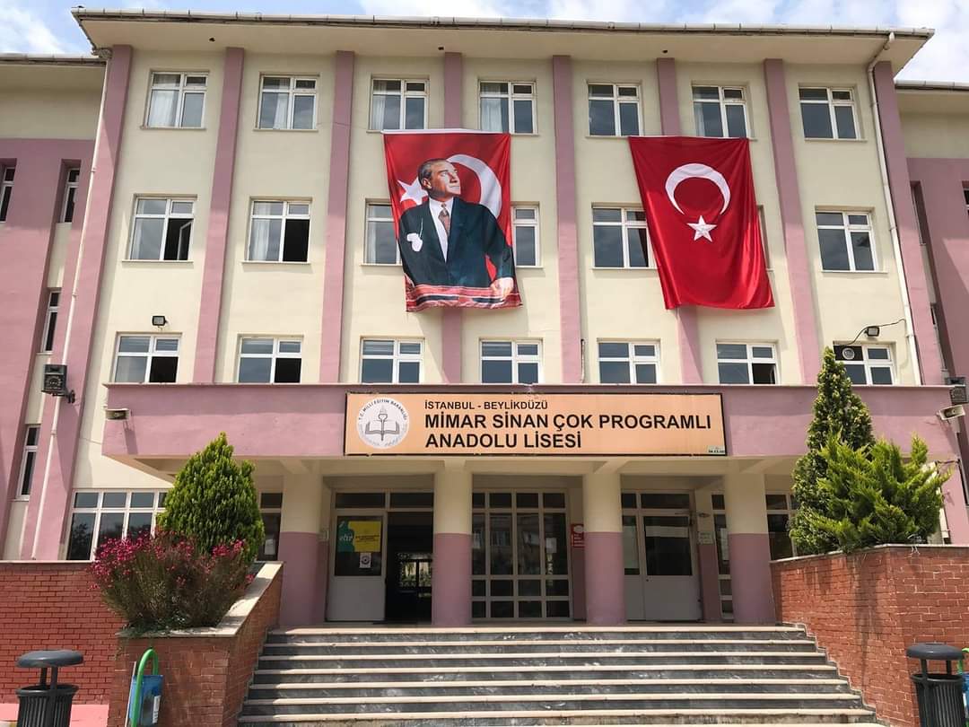 Okulumuzun dış cephe badana, boya ve onarımları yapılmıştır. Gelecek yıl öğretmenlerimiz ve öğrencilerimiz yenilenmiş okullarında eğitim öğretime başlayacaktır.