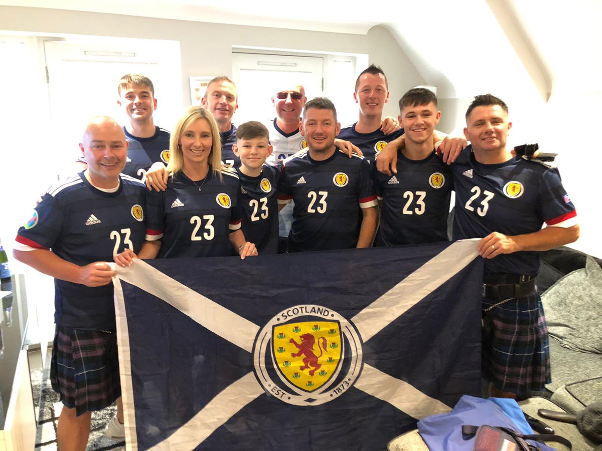 copie03's tweet photo. The absolute crest of a wave all weekend ,so much positivity .and where do you start with the carry on we had .#gilmourclan #megaawesome 💙🏴󠁧󠁢󠁳󠁣󠁴󠁿😂 https://t.co/QsIw0IItnD