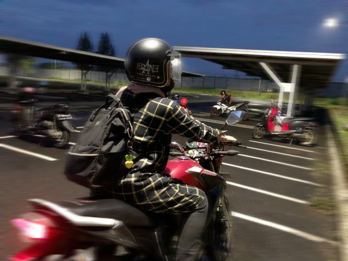 Dapet helm <a href="/official_edane/">edane</a> keren....
#nightrider