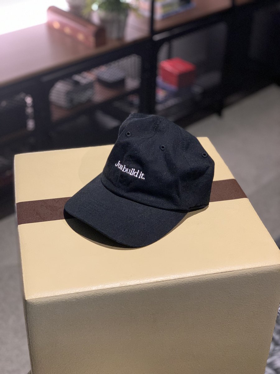 dohara's tweet photo. first attempt using macOS beta 3D object capture, feat @coolhumansxyz cap

needs much more than 40 photos lol https://t.co/rkGQ04MIE3