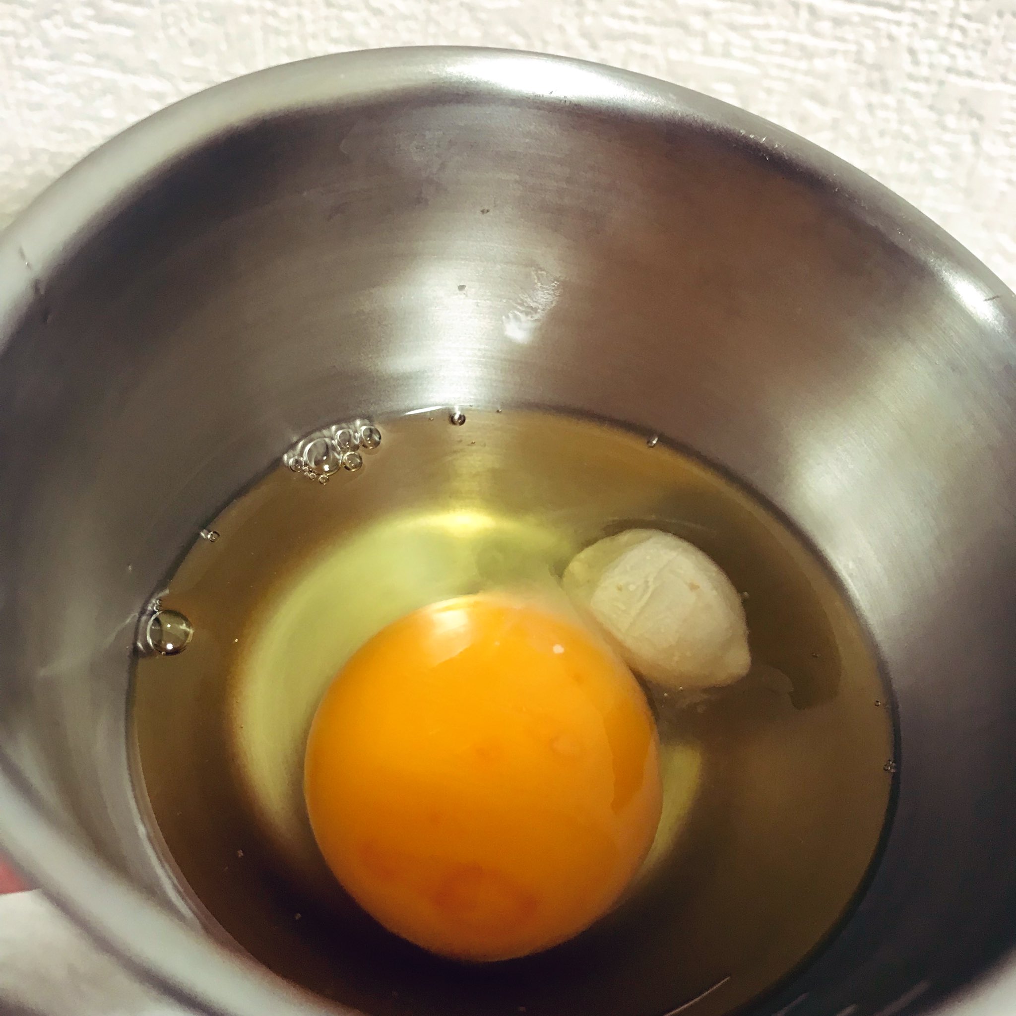 12 1 トニー 卵割ったら白い塊出てきて震えてた T Co Xfcarycywx Twitter