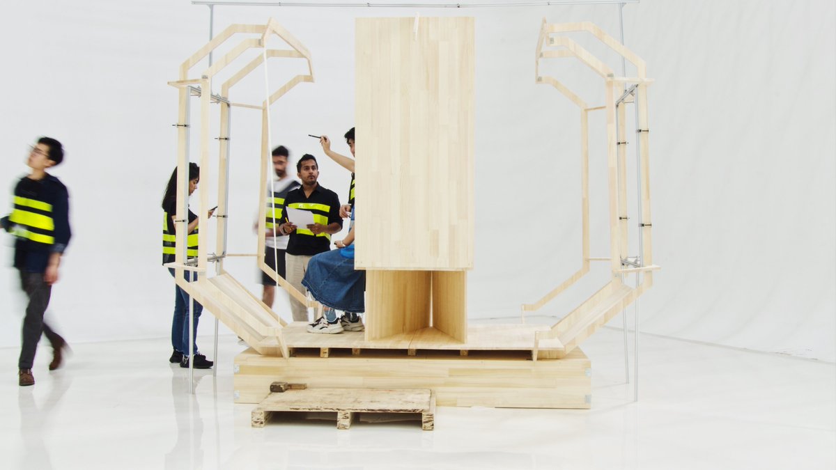 thepixmoving's tweet image. Workshop with @ICONA_GROUP CN team. Yes, we&apos;re building a make-up robo-vehicle which can move to anywhere autonomously on-demand when people need a tailored beauty room for the delicate makeup. The mockup is done and we&apos;ll see it in real soon

#autonomousdriving #robovehicle