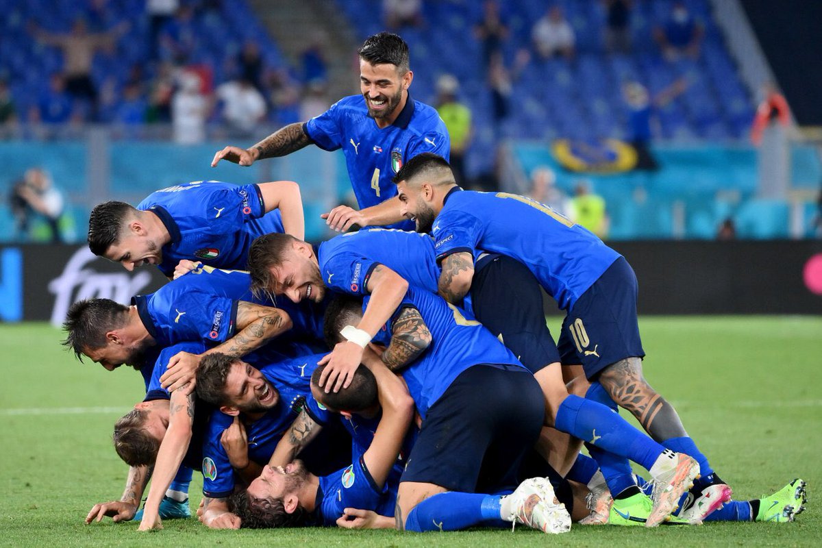 AngeloDeMa's tweet photo. #EURO2020 🇮🇹 L’Italia non ha grossi fuoriclasse ma tanti buoni giocatori. Senza illusioni, ma in questo momento può fare la differenza. 

#nottimagiche #Italia https://t.co/hQYCmTKkLc