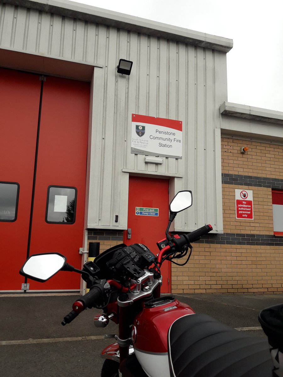 SYSaferRoads's tweet image. #RTWFUN - With our great weather you really need to have options, even if commuting. Layers give you the option to put-on/take-off as needed. #commutesafe #ridesafe