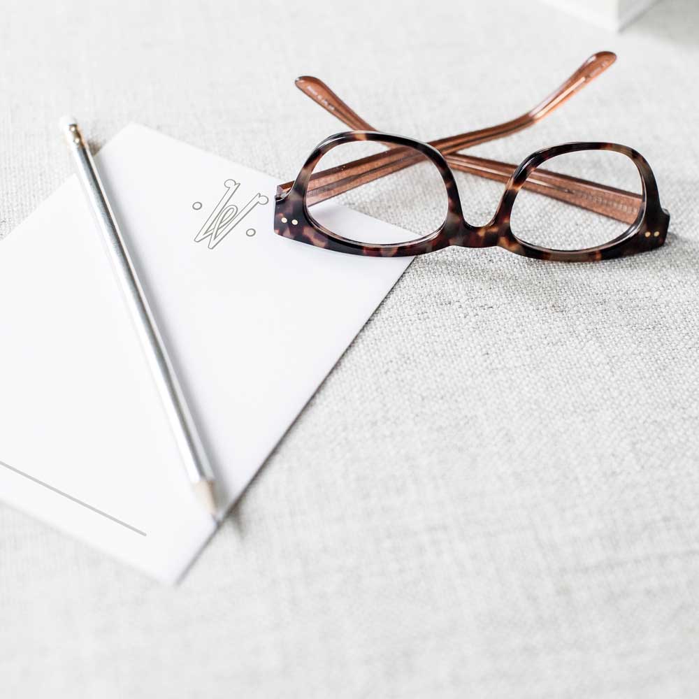 MeredithCollie's tweet image. Simple, elegant monograms.

#mcpapershop #monogrammonday #monogramstationery #stationerydesigner