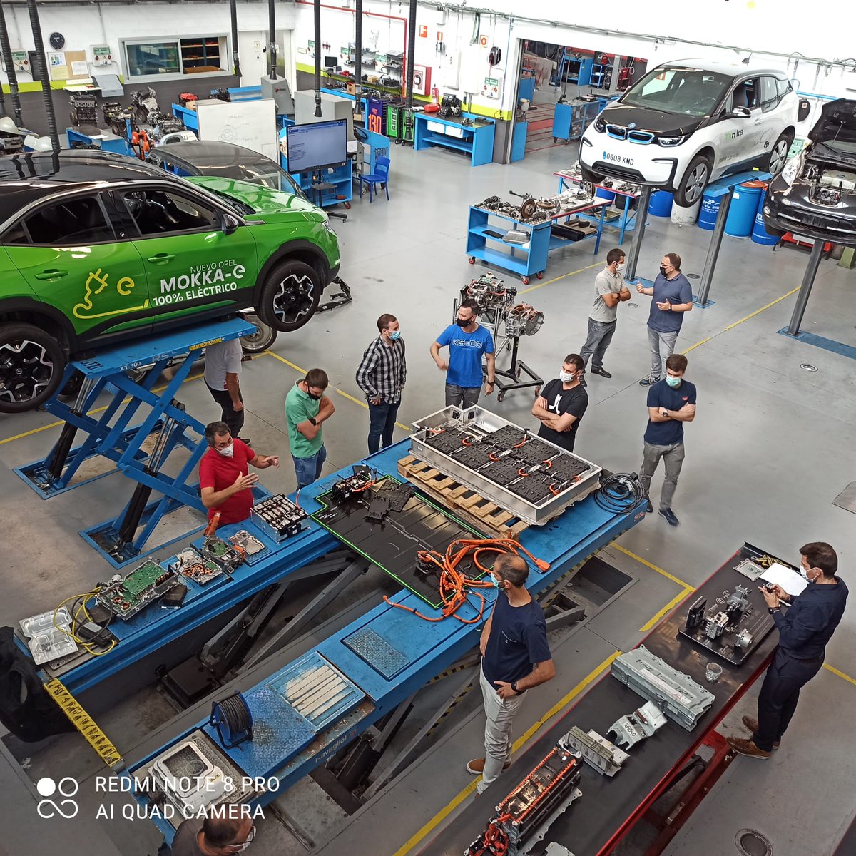 MekaElgoibar's tweet photo. El curso "Despiezando el vehículo eléctrico" ha finalizado con éxito.
Agradecer a Mubil por la colaboración, a los participantes y Giauto por prestarnos un vehiculo eléctrico para la demostración.
#elektromugikortasuna #gipuzkoa #opel #GorlaAutoGroup #Mokka #Mokkae https://t.co/vUZQJMcXiK