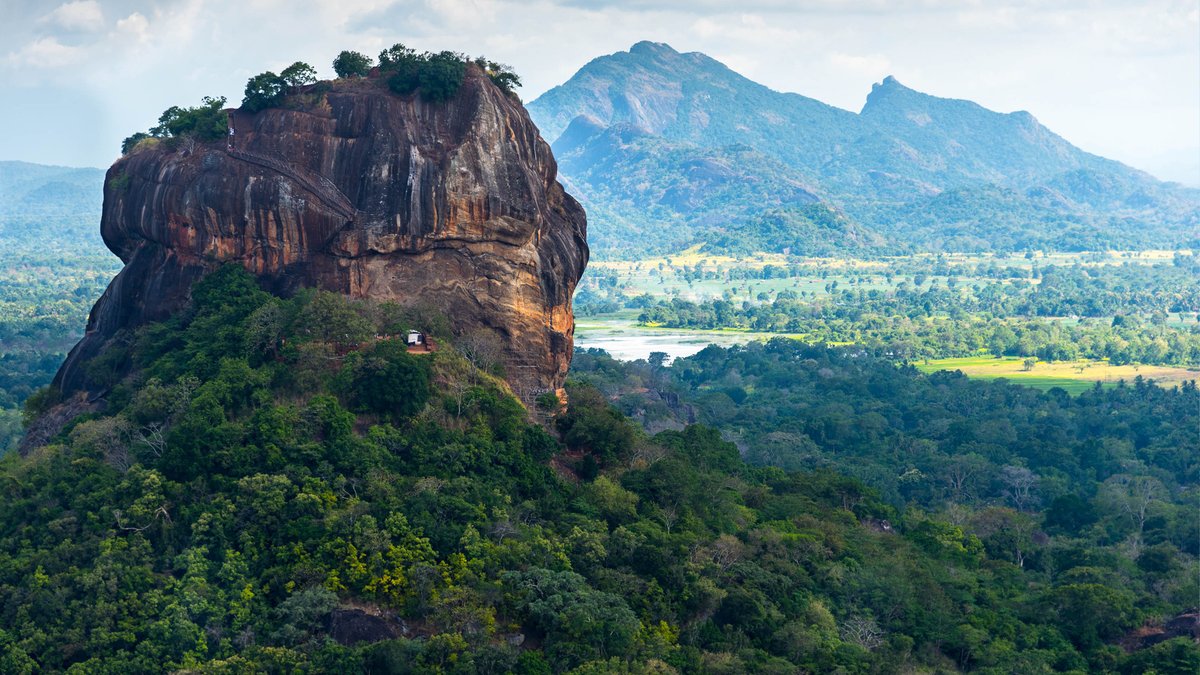 andbeyondtravel's tweet photo. The #CulturalTriangle in #Sri Lanka weaves together four esteemed destinations, which include the ancient kingdom of #Anuradhapura, the vast ruins of #Polonnaruwa, the spectacular #SigiriyaRockFortress and the unique #DambullaCaveTemple. 👉: https://t.co/z1yhRBxFWA. https://t.co/YTSTj7cugc
