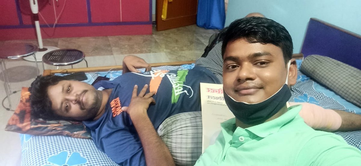 vbdabhay's tweet photo. आज @vbdsaurabh भइया का हाल जानने उनके आवास गया। भईया बहुत जल्दी ही हम सबके बीच मे होंगे, फिलहाल मोबाइल से ऑनलाइन सेवा जारी है।
@bloodcommandoz @VikalpGoswami3 @sanjivadv86 @iShashiShekhar https://t.co/uBg93mWgXm