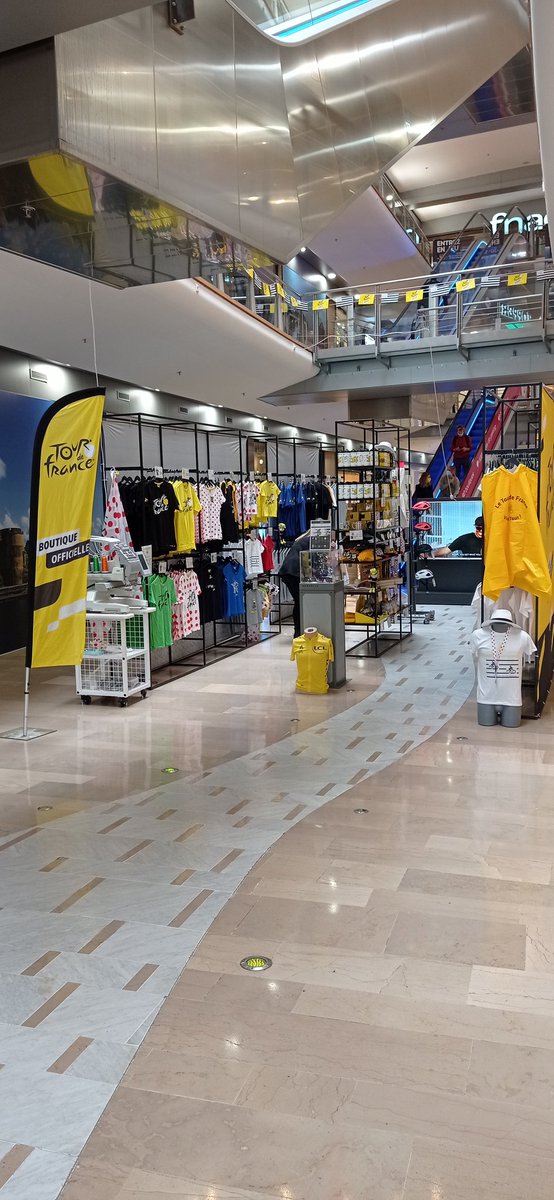 Sporeo4's tweet photo. Retrouvez la boutique officielle du @LeTour au @coeurdejaures a Brest jusqu'au 29 juin inclus. https://t.co/Pd8HperVwu
