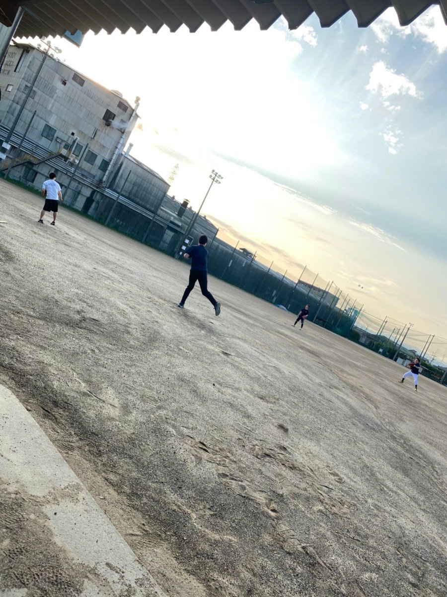 hard_type_BB's tweet photo. #朝日大学 

今日は久しぶりに練習しました！
久しぶりだったのでキャッチボールした後は軟球で遊びました！

学友会硬式野球部は経験者も未経験者もまだまだ部員、そしてマネージャーを募集してます！

気になる方はDMください！ https://t.co/Z76xeNDyHe