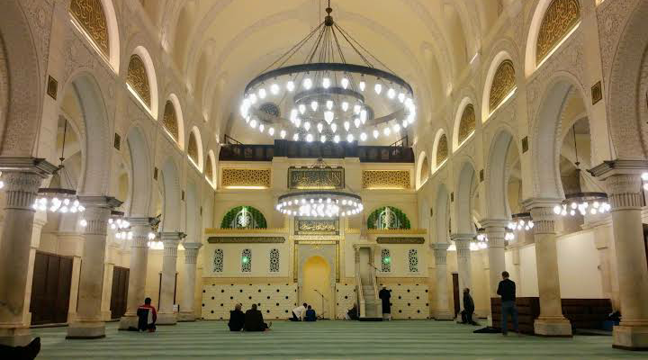 MuslimLandmarks's tweet photo. The Ketchaoua Mosque in Algiers, the capital of Algeria.

It was originally built during Ottoman rule in 1612 but was converted to a church in 1832 during French colonial rule.

Following independence from the French in 1962 it changed back to a mosque, holding 1200 worshippers. https://t.co/lyHnIDH5ON