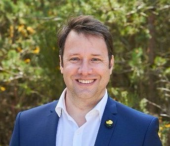 BreizhWeCan's tweet photo. 🗳 Loïg Chesnais-Girard et Daniel Cueff ont fait accord, après une nuit de négociations.

👉🏻 Leurs listes fusionneront pour le second tour des #regionales2021 en #Bretagne https://t.co/JvA3rQ5hZH
