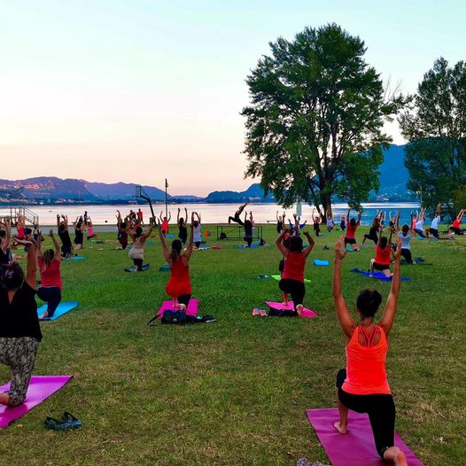 #SiCelebraOggi la #GiornataInternazionaledelloYoga 
In un territorio ricco e variegato come quello del Lago di Como, quale location migliore per praticare yoga?? 😍
Foto di <a href="/vivoyoga/">Vivo Yoga</a>
#InterationalYogaDay #YogaDay2021 #yoga #lakecomo #lagodicomo #inLombardia #sport #relax