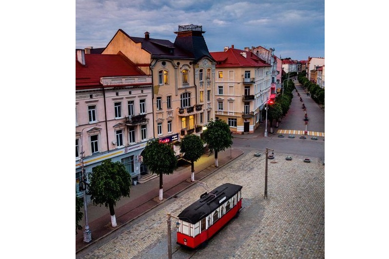 MID_Kaliningrad's tweet photo. 🚋 Is this one of the popular seaside resorts of the #Kaliningrad Region❓
No, this is #Sovetsk❗
This 2nd largest city in @KaliningradReg|ion is located near the Russian-Lithuanian border 🌉.
Visit @Russia 🇷🇺 #VisitKaliningrad
📸 https://t.co/JeDF16McPG https://t.co/fySvVcZM4G