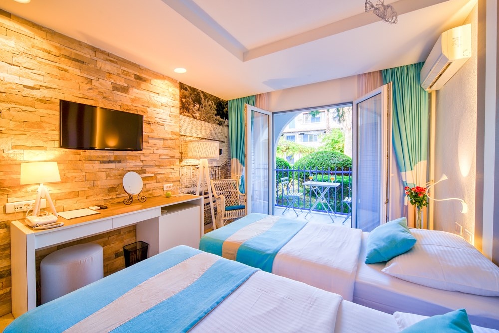 Junske cijene u julu mjesecu u hotelu Aleksandar!   🥰
Za rezervacije do 30.06. a boravke do 15.07. već od 42 eura po osobi po danu na bazi polupansiona.

Posjetite naš web sajt hgbudvanskarivijera.com ili nam se obratite putem e-mail adrese reservations@budvanskarivijera.co.me