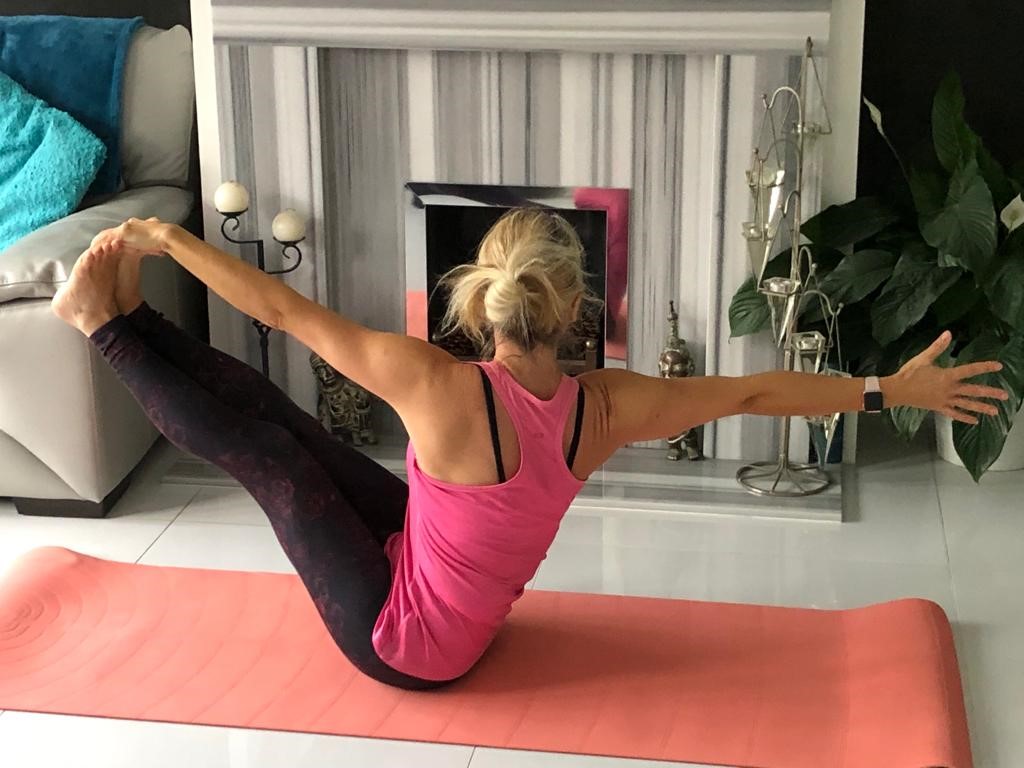 JulesTucker's tweet photo. Its the #InternationalDayOfYoga! I've just done my practice, have you? Hoping the weather holds out for #yoga on the roof terrace tomorrow at @BEoffices Barbican with @mobgrouplive Namaste! 🙏 https://t.co/9oXjQVPztU