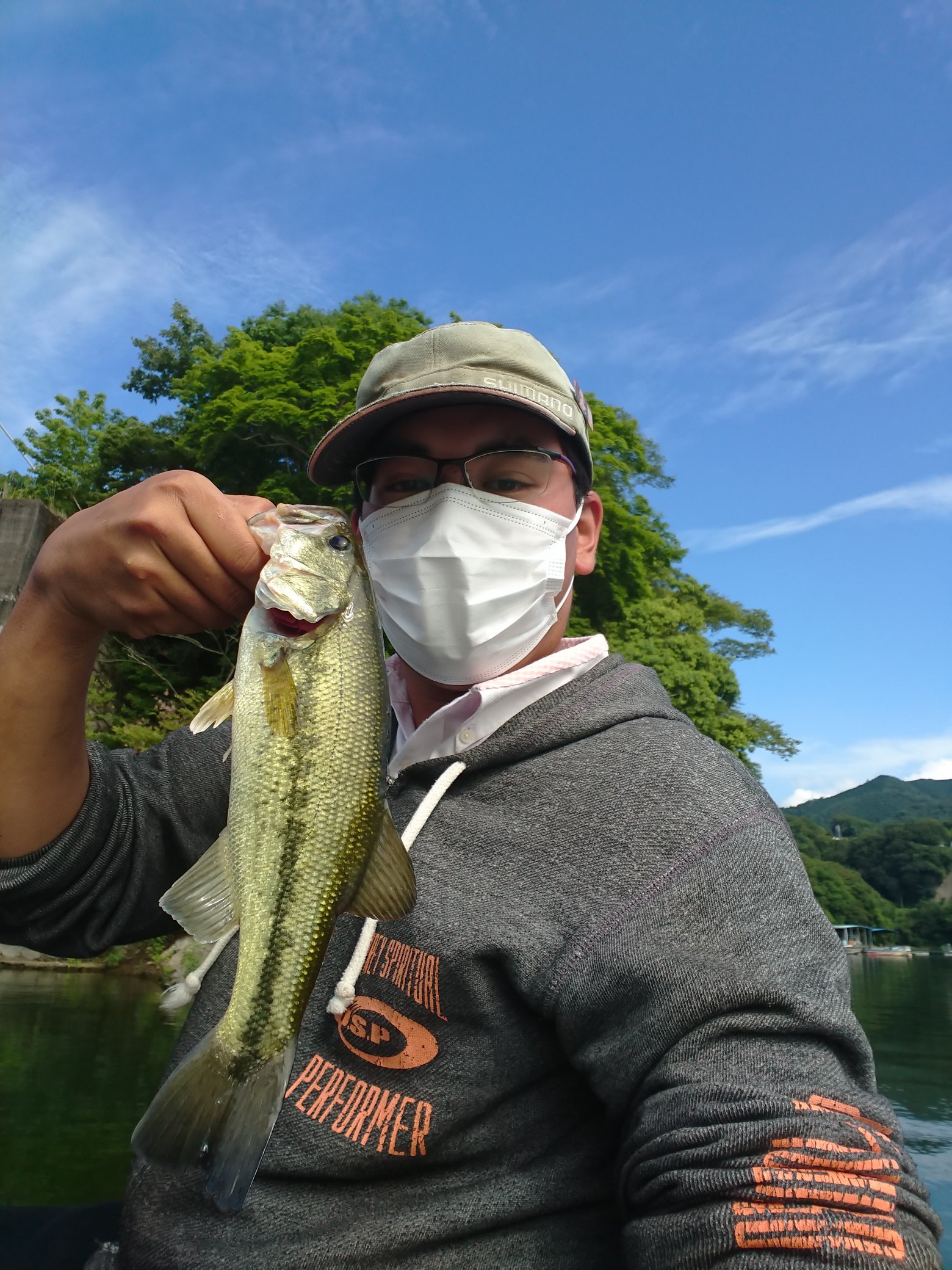 折木奉太郎 本日の結果 バス2本 デッカイ白鳥です 相模湖 バス釣り 勝瀬観光 遊覧船 スワン丸 T Co E06iudba6j Twitter