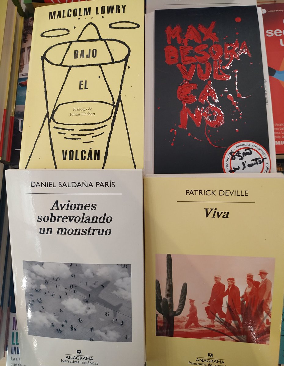 ladylibrorojo's tweet photo. Ese momento feliz: libros bajo el volcán 🌋🌋🌋
#MalcolmLowry #MaxBesora #DanielSaldañaParis #PatrickDeville https://t.co/8B7RsjAar7