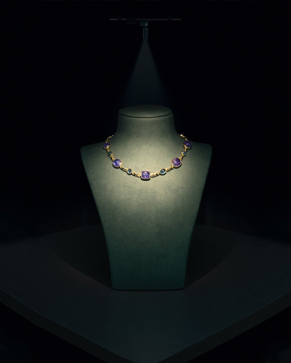 johncullenlight's tweet image. Meet the Vorsa Dot. ⁠
⁠
Bring focus to what matters to you with the smallest track luminaire on the market. Discover Vorsa Dot &amp;gt; bit.ly/3cUAZmk
⁠
⁠Stunning necklace lit here by @cassandragoad⁠

#productlaunch #product #ledproduct #lightingdesign