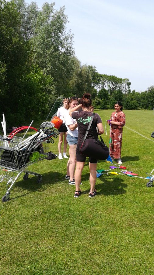 Op 't Vinkentouw (@vinkhuizennl) on Twitter photo <a href="/stmovegroningen/">Move Groningen</a> en groep 8b organiseerden vorige week samen een sportdag voor kinderen van 8-14 jaar op @Sportpark_WestEnd in Vinkhuizen. Ook Renieta van Bslim Vinkhuizen was aanwezig. <a href="/stmovegroningen/">Move Groningen</a> en groep 8b organiseerden vorige week samen een sportdag voor kinderen van 8-14 jaar op @Sportpark_WestEnd in Vinkhuizen. Ook Renieta van Bslim Vinkhuizen was aanwezig.