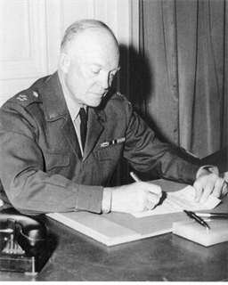 SHAPE_NATO's tweet photo. #SHAPE70 The 1st SACEUR, @USArmy Gen. Dwight D. Eisenhower led allied forces in Europe during #WWII. Dec. 19, 1950 the North Atlantic Council announced his appointment.
https://t.co/Lr6aAYiMYN
Lord Ismay was the first #NATO Secretary General. He was appointed on March 13, 1952. https://t.co/yP3vmSj78L